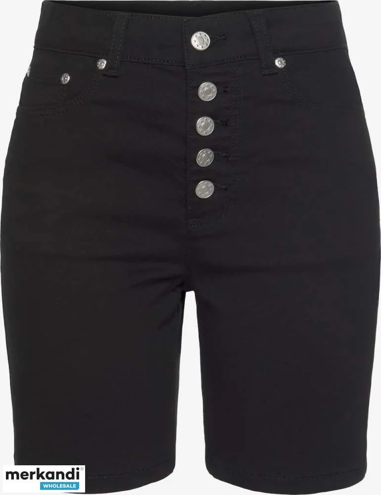 020117 La empresa alemana Buffalo ofrece shorts de mujer con vueltas en negro clásico