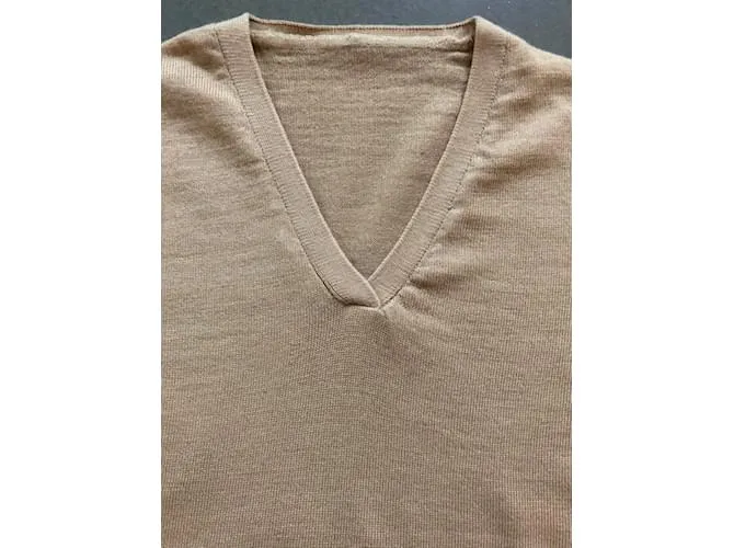 AUTRE MARQUE SUéTER BEIGE CON CUELLO EN V  100% DE LANA EXTRA SUAVE 