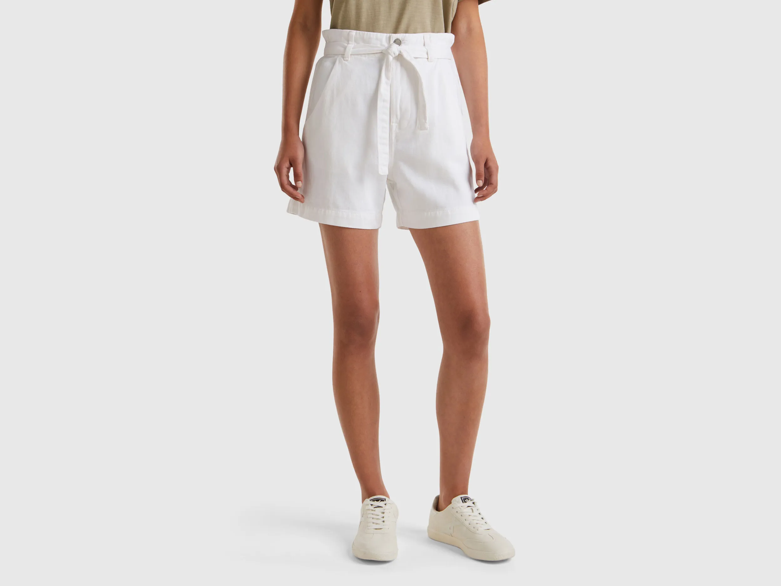 Bermudas con pernera amplia