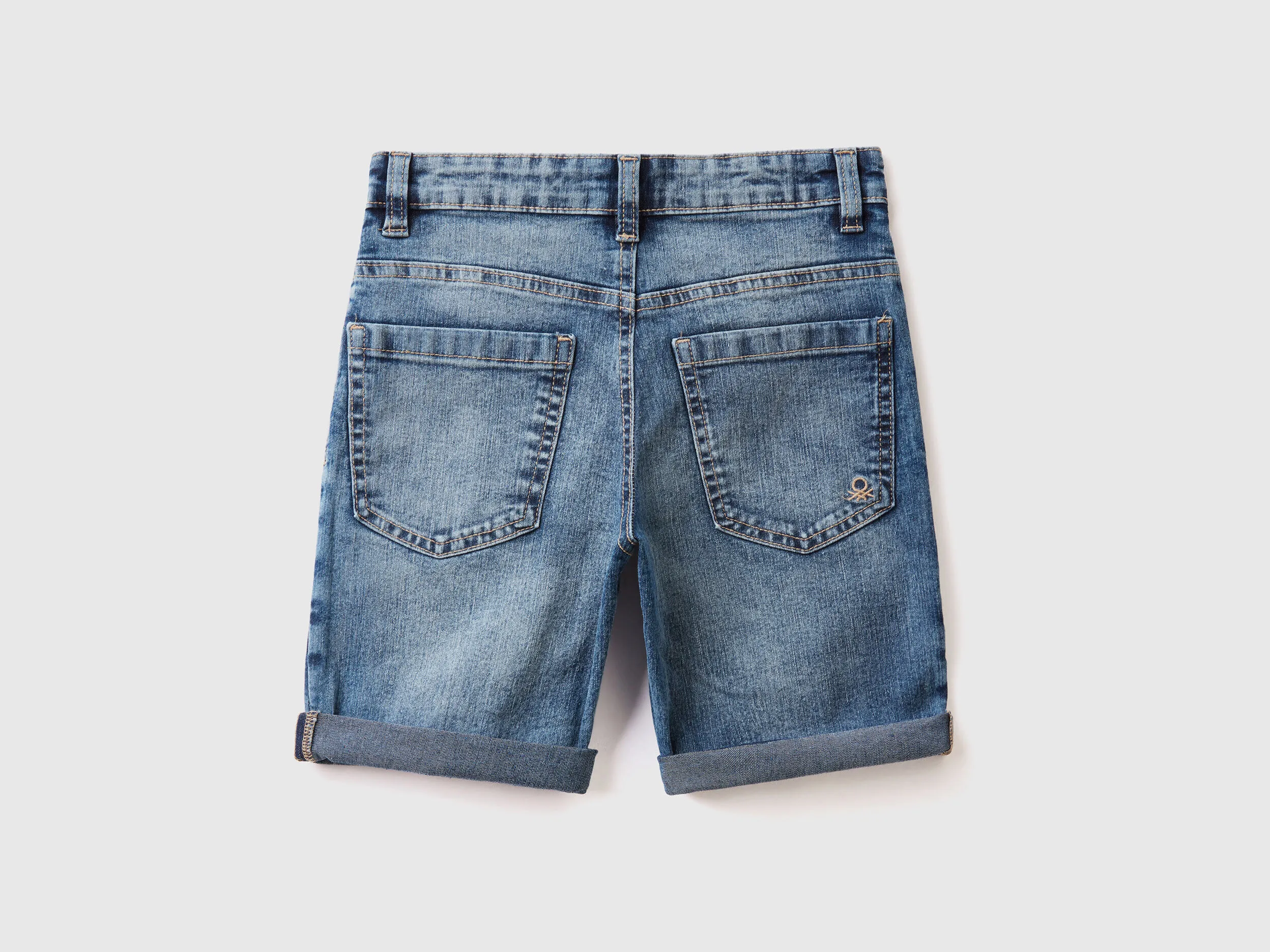 BERMUDAS SLIM FIT EN DENIM ECORECYCLE