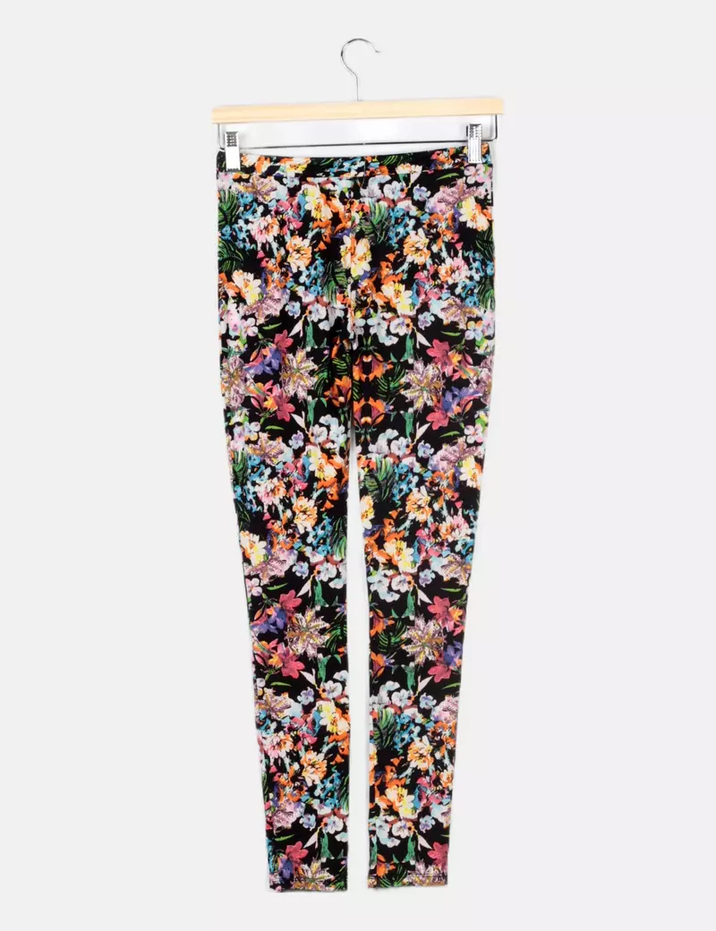 Bershka Legging negro estampado floral
