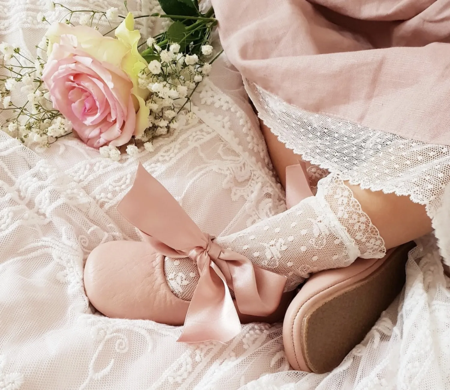 Calcetín Souquet de blonda con puntilla para ceremonia.