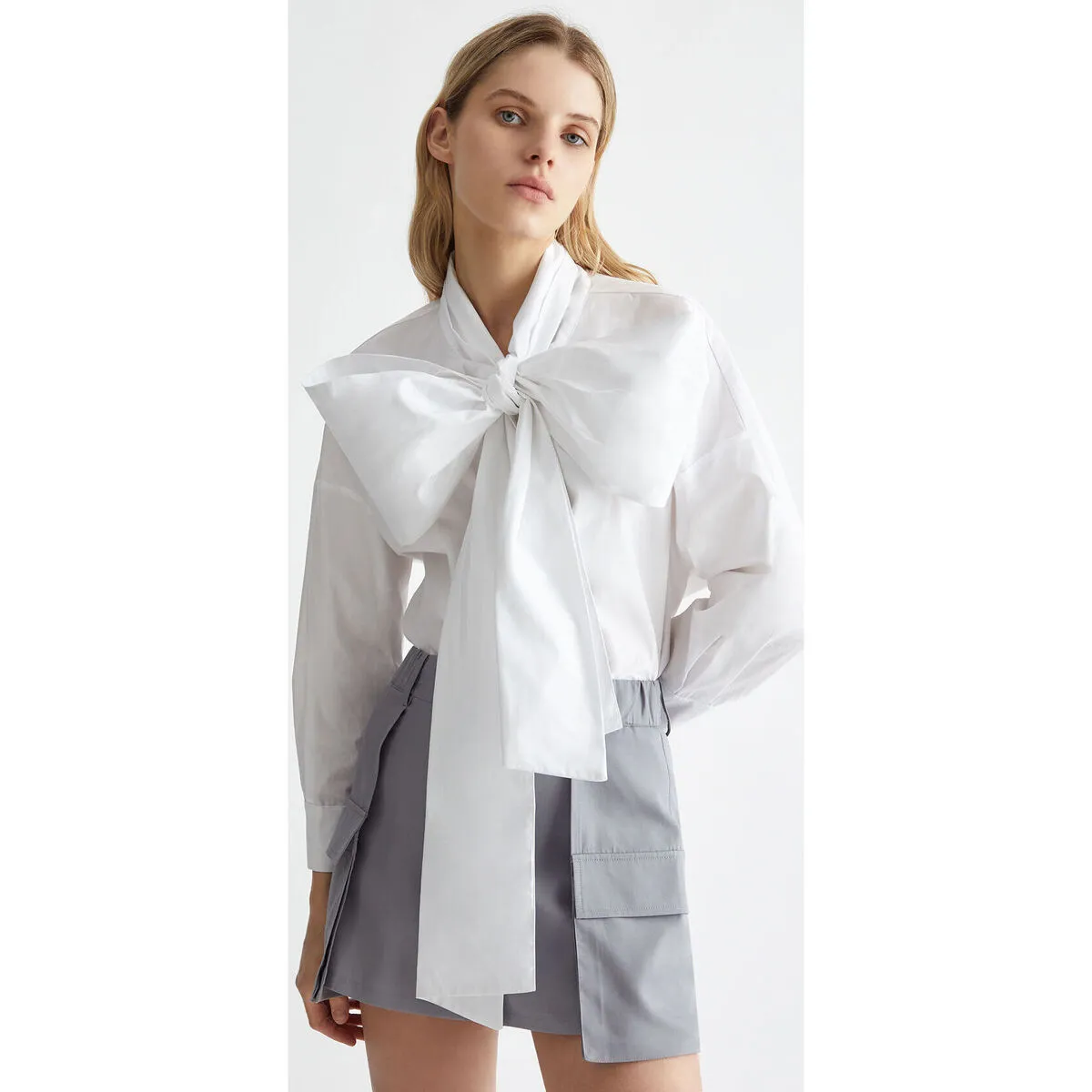 Camisa holgada con lazo