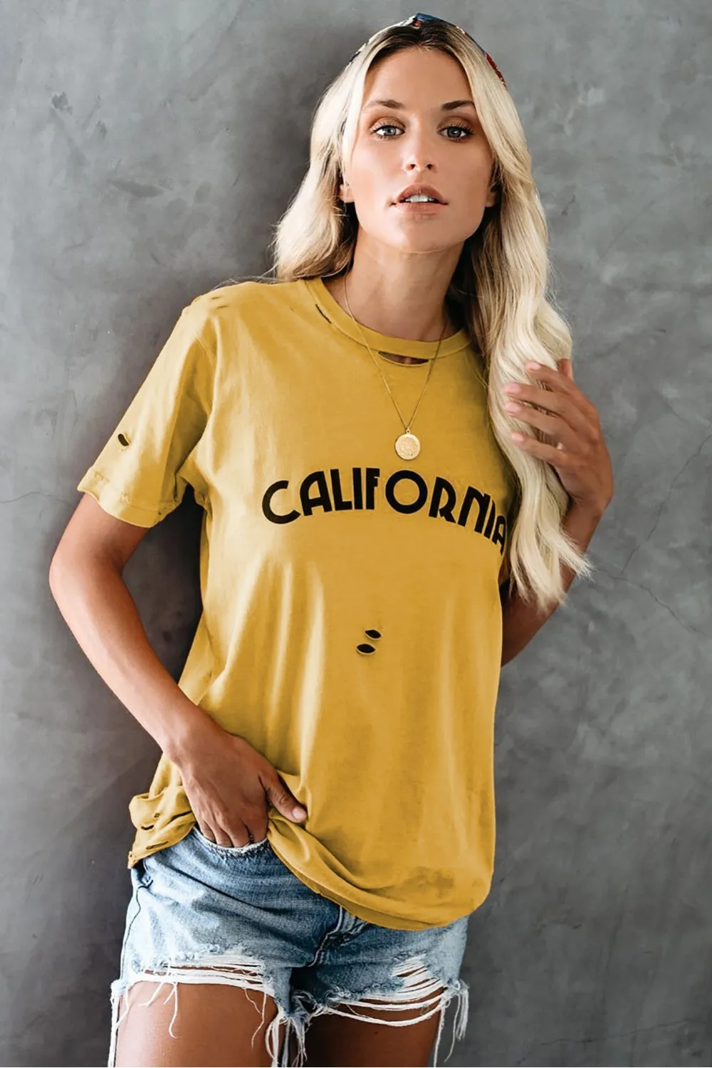 Camiseta amarilla con estampado negro