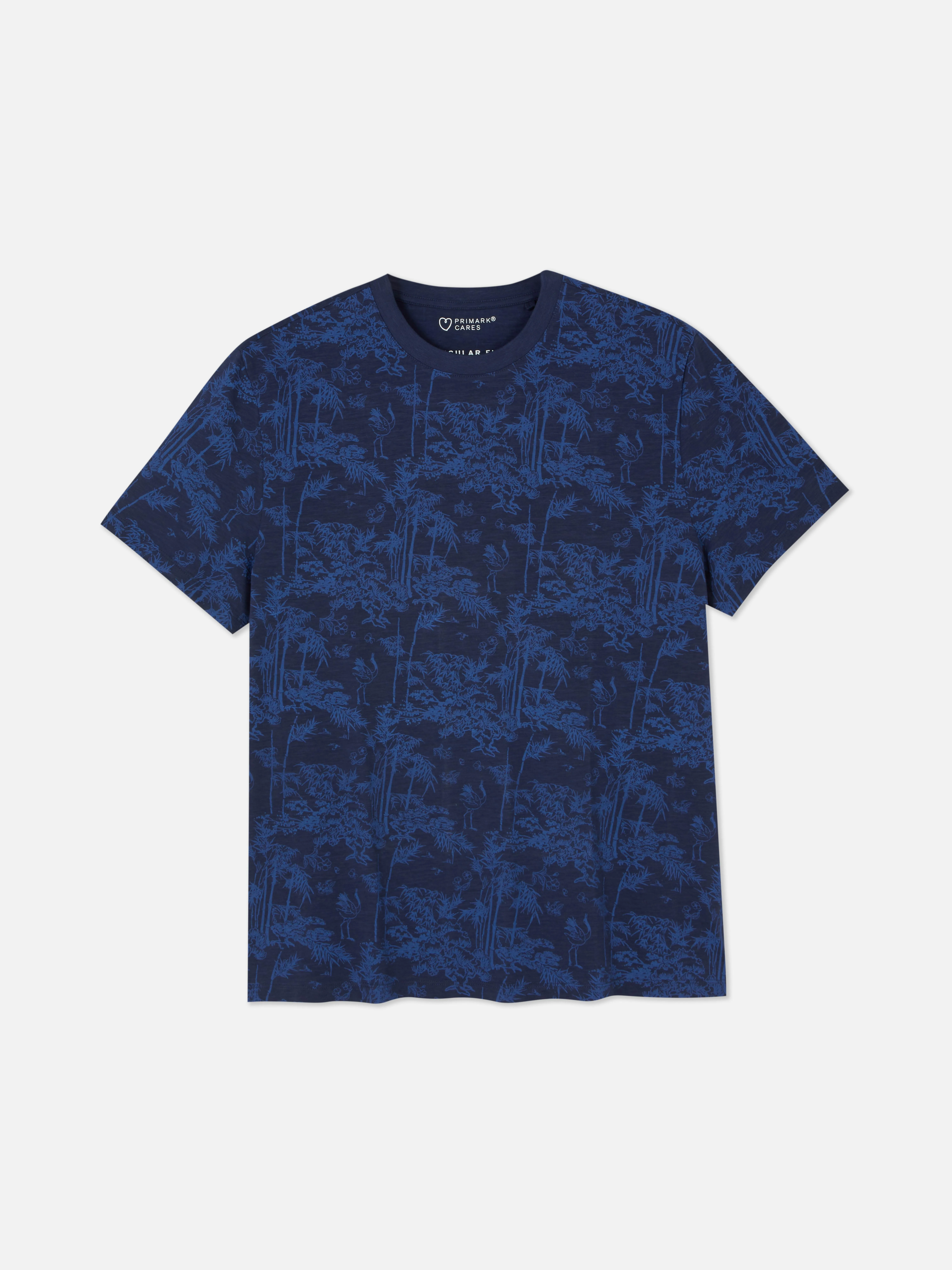 Camiseta con cuello redondo y árboles japoneses