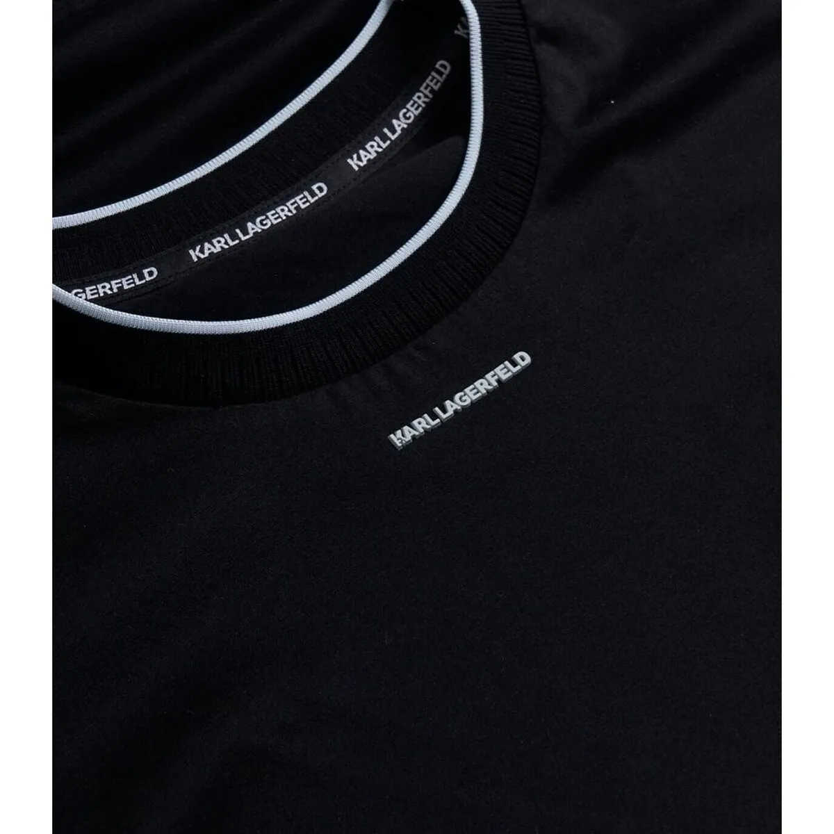  CAMISETA CON LOGO