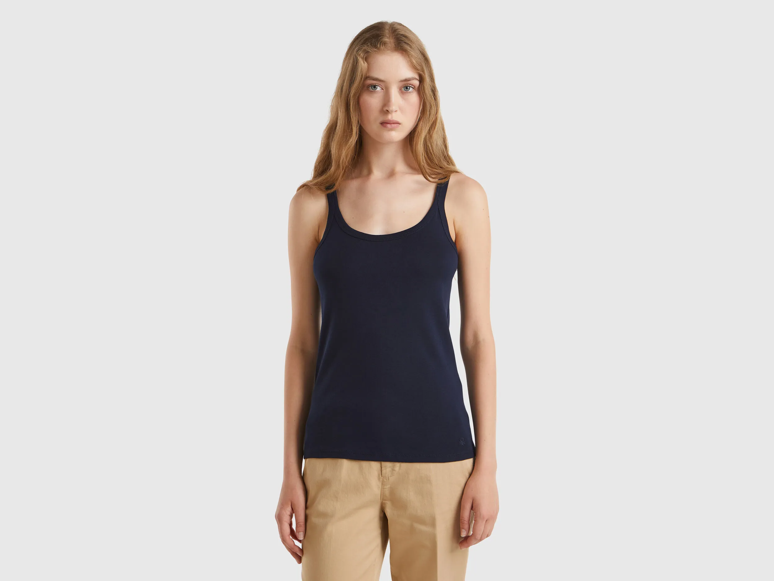 Camiseta de tirantes azul oscuro de 100 % algodón