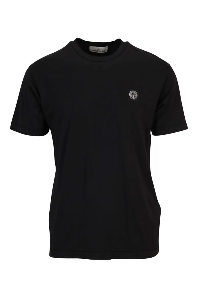 Camiseta negra con minilogo parche brújula