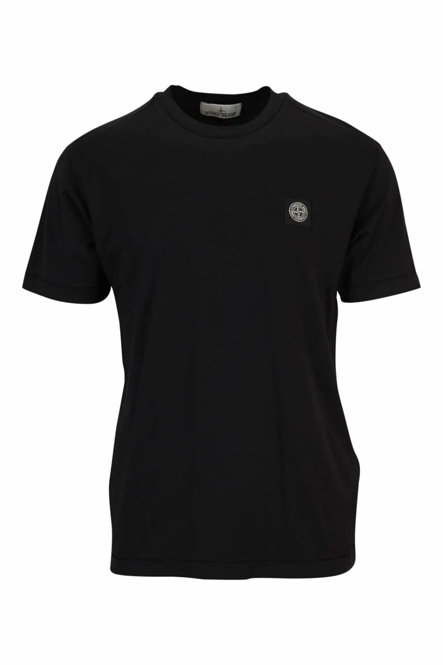 Camiseta negra con minilogo parche brújula
