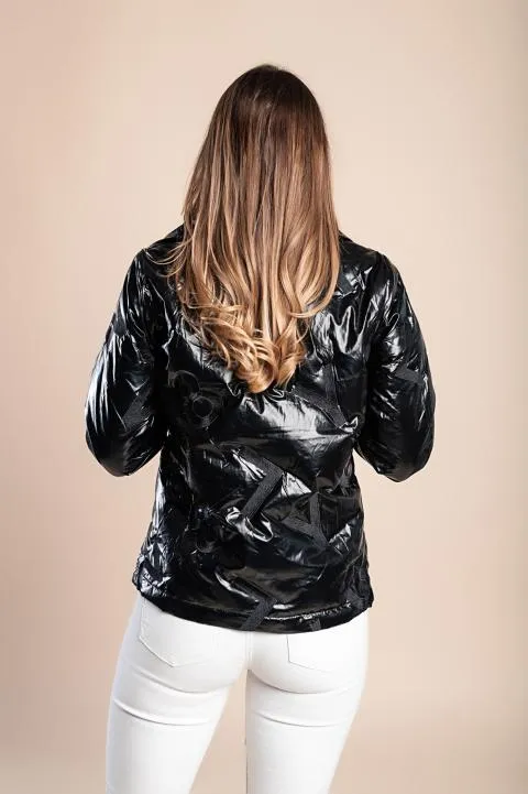 Chaqueta corta con parches en forma de números, negra