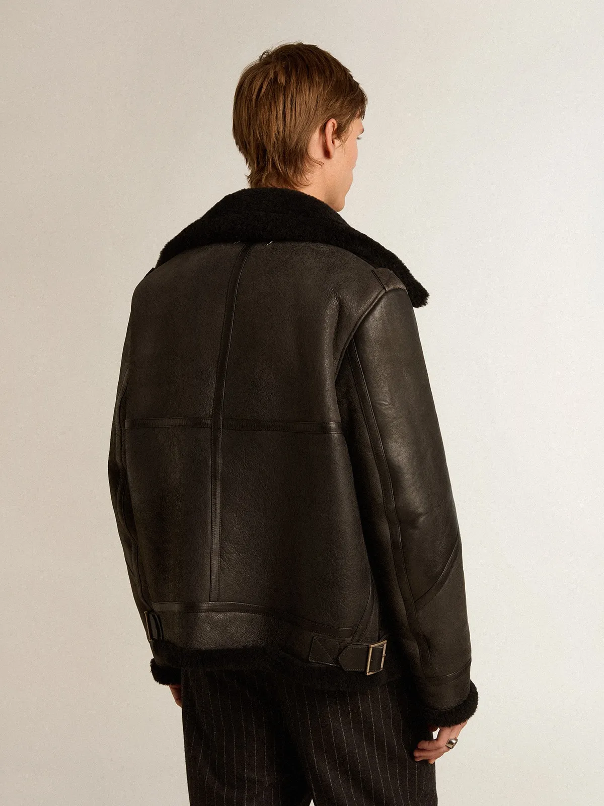 Chaquetón en lana de oveja de color negro