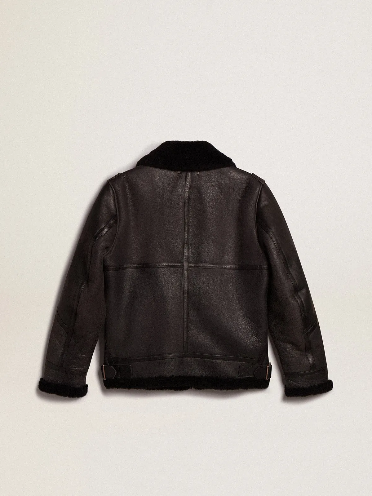 Chaquetón en lana de oveja de color negro