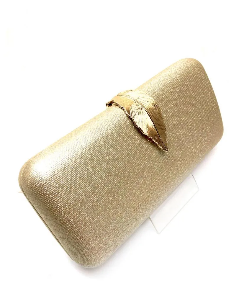 CLUTCH DE FIESTA DORADOS CON BONITO CIERRE DE HOJA DORADA