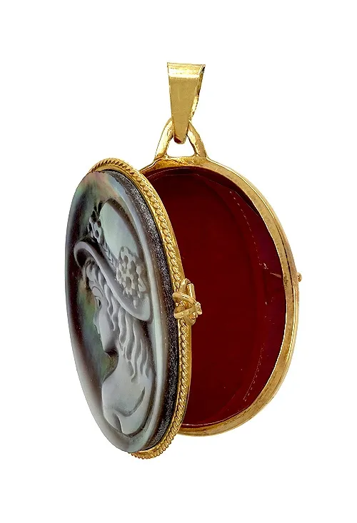 Colgante oro guardapelos con camafeo nácar gris