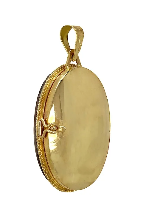 Colgante oro guardapelos con camafeo nácar gris