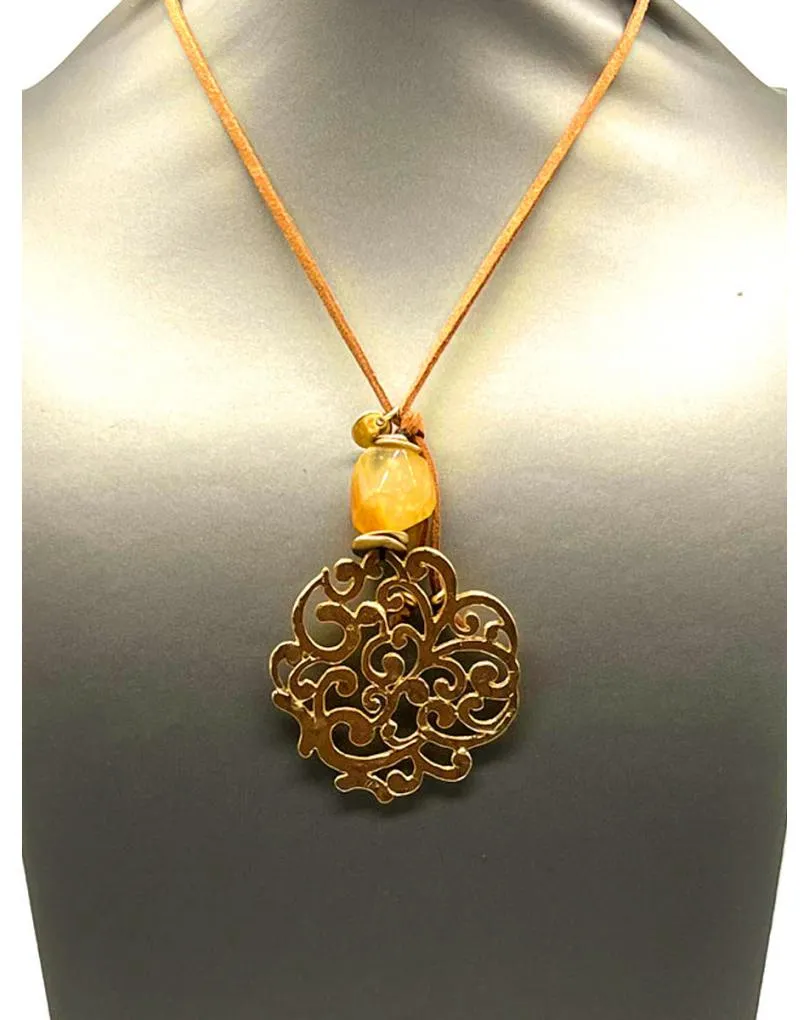 COLLAR CON COLGANTE DORADO PARA TODO TIPO DE PRENDAS