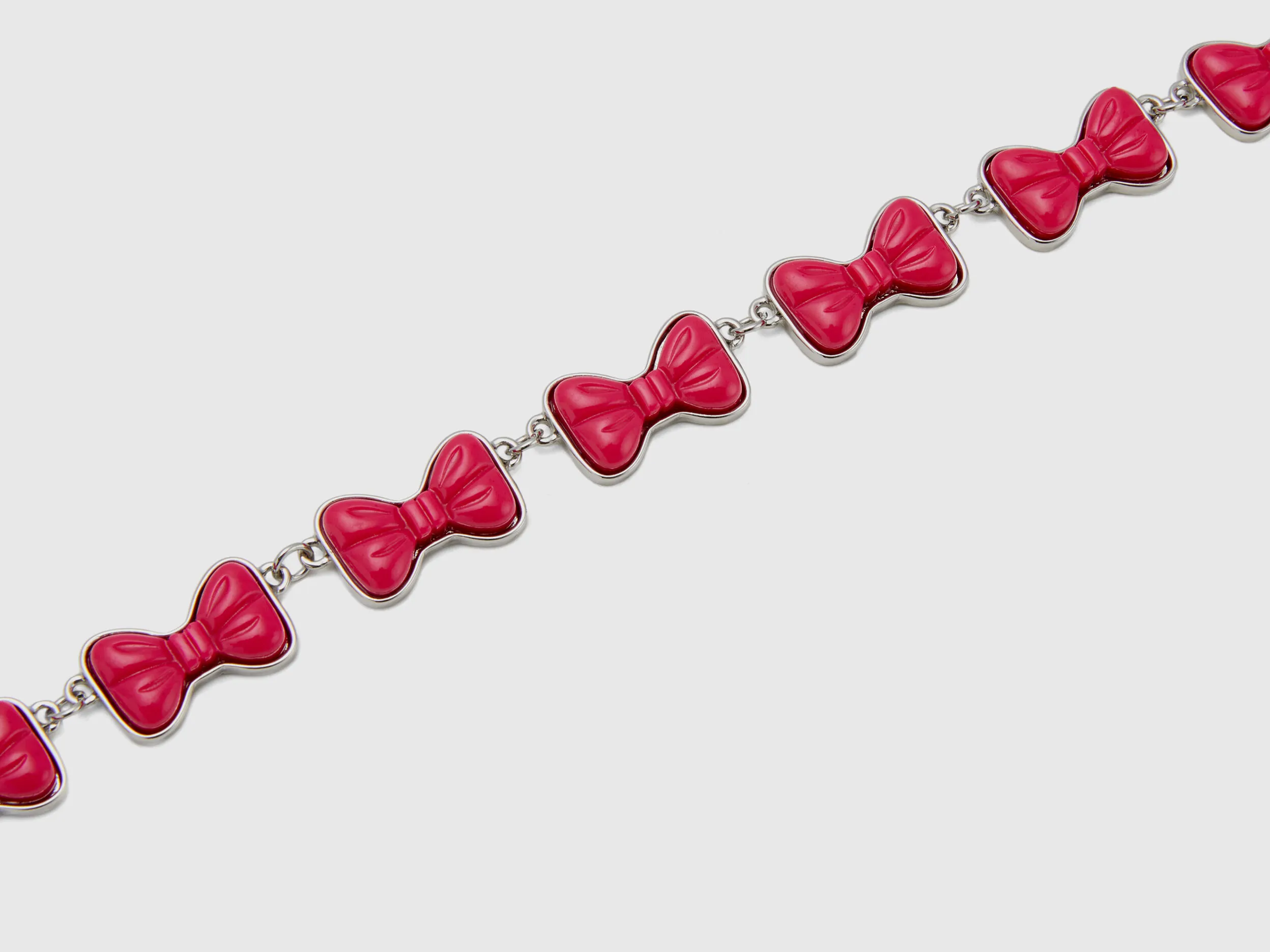 Collar con lazos fucsias