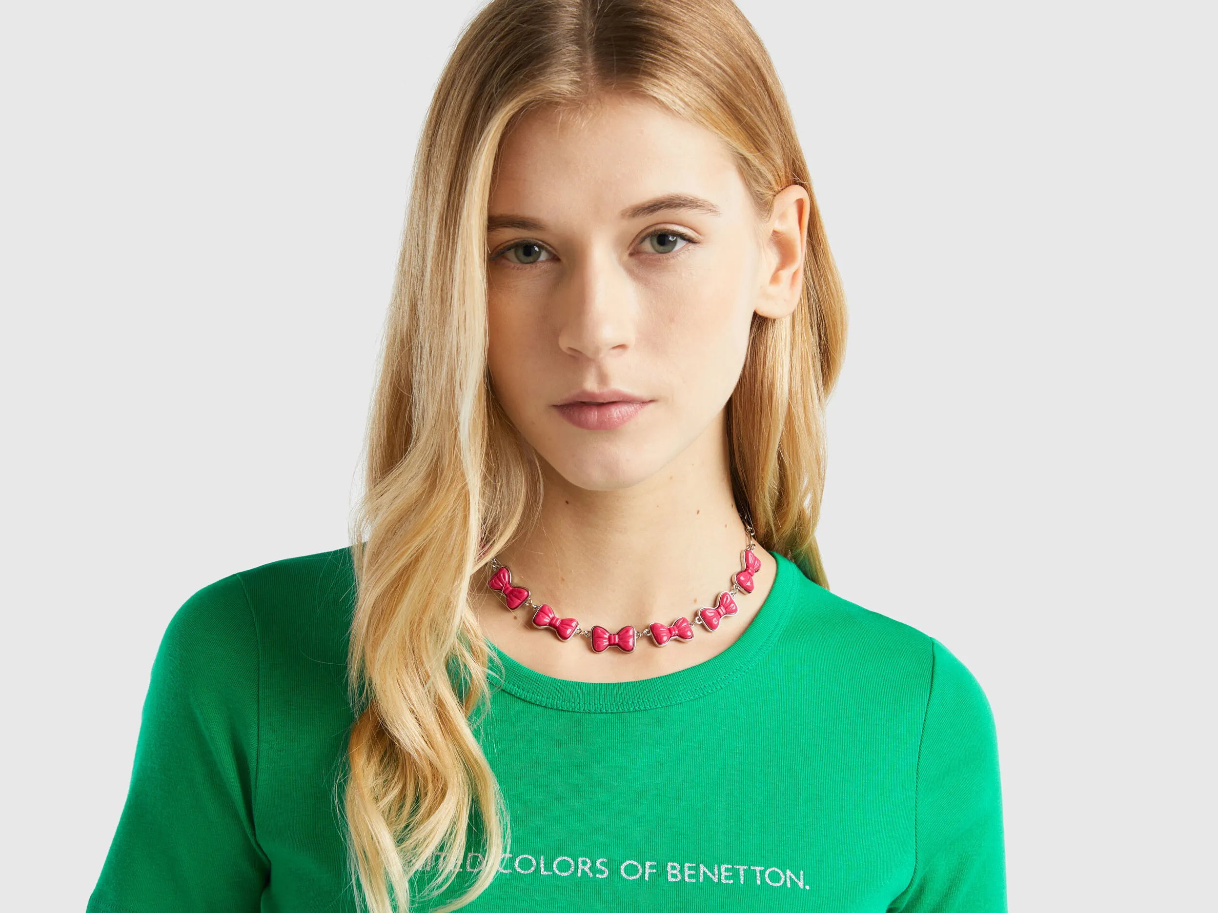 Collar con lazos fucsias