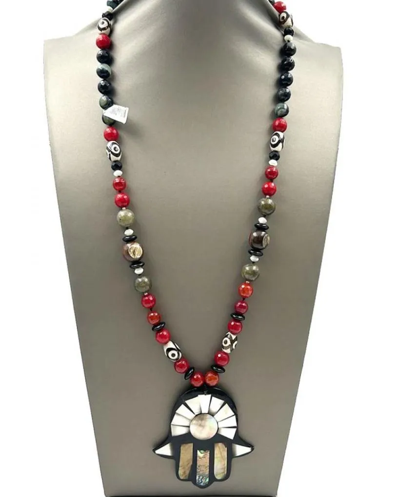 COLLARES LARGOS CON MANO DE FATIMA EN TONOS BLANCO, NEGRO Y ROJO