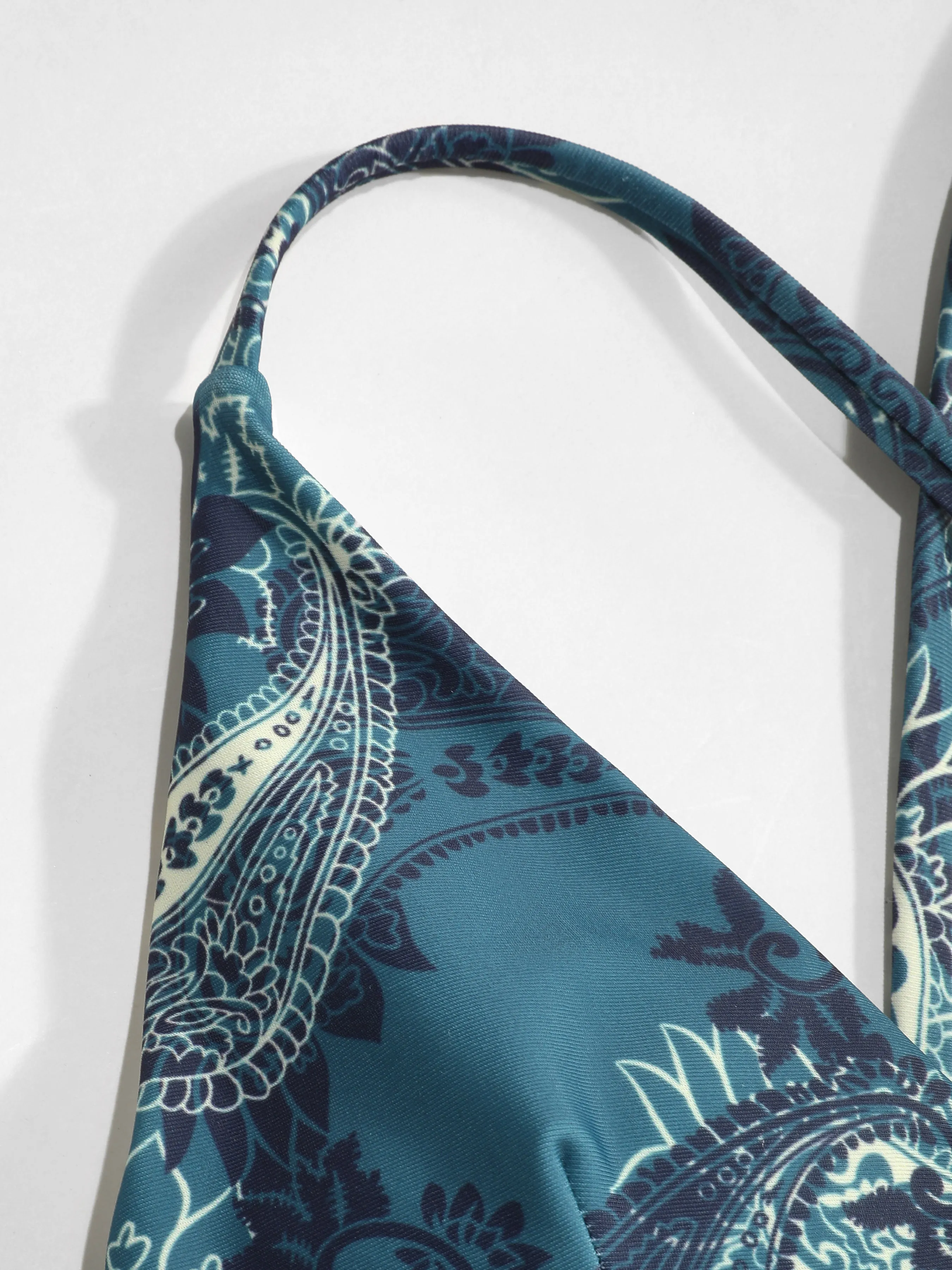  Conjunto de Bikini con Lazo Cruzado Paisley