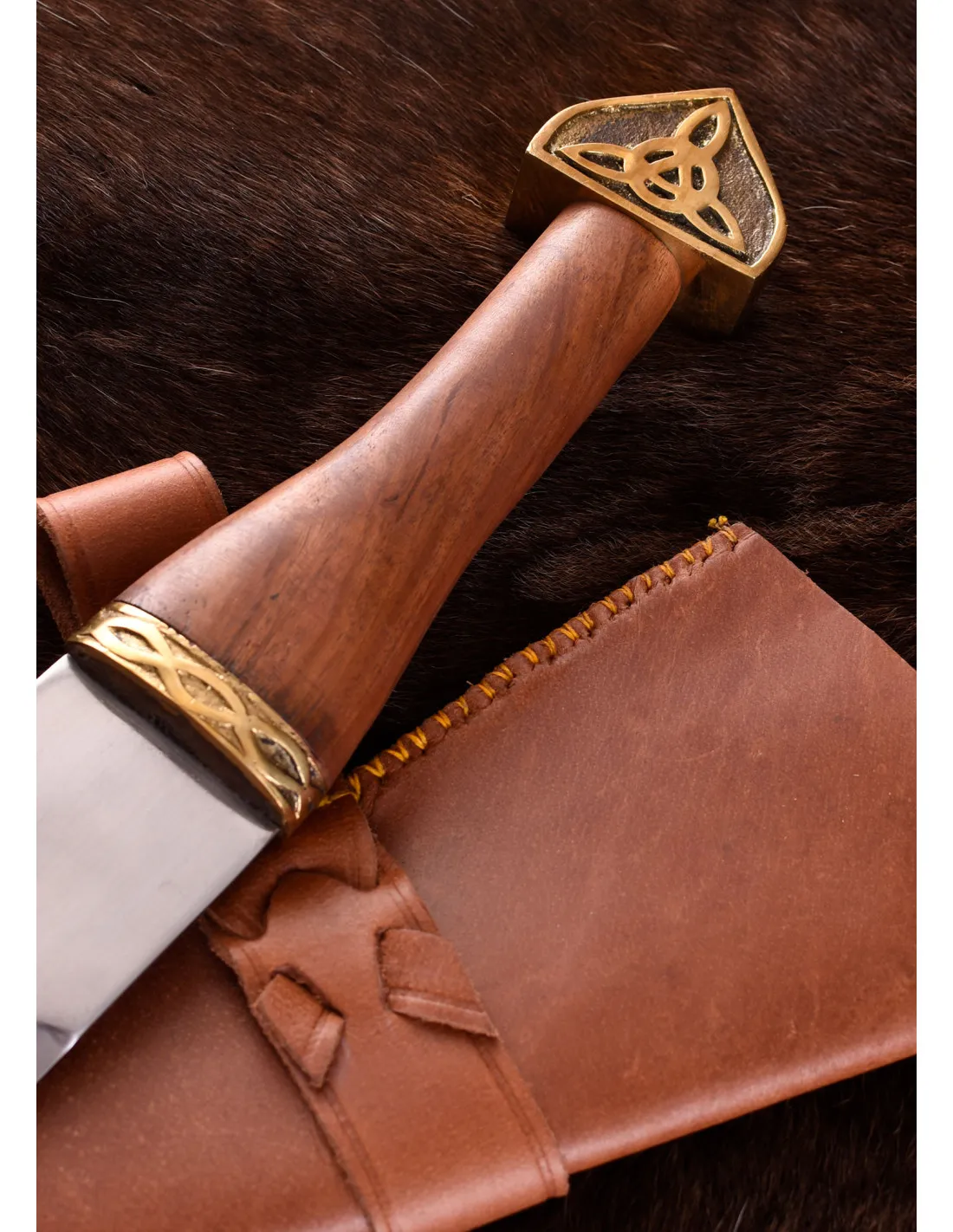Daga vikinga tipo Seax, con vaina de cuero (49 cm.)