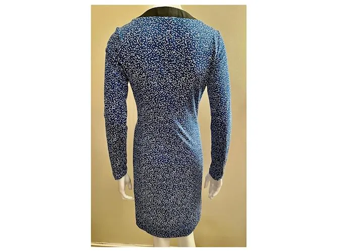 Diane Von Furstenberg Vestido DvF de seda azul blanco y negro con manga larga y escote en pico 