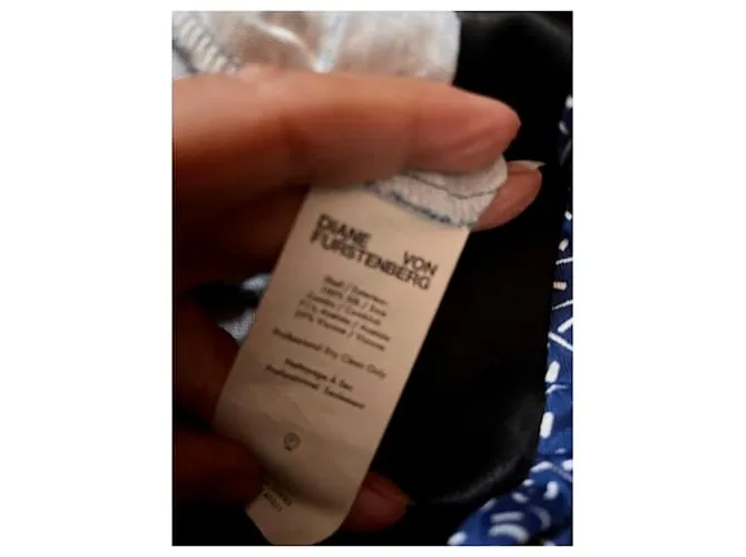 Diane Von Furstenberg Vestido DvF de seda azul blanco y negro con manga larga y escote en pico 