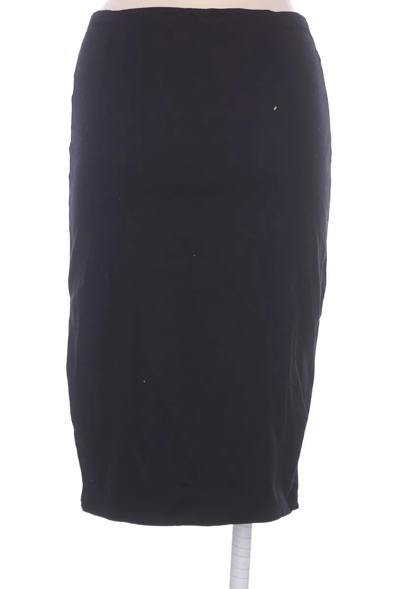 FALDA COLOR NEGRO  CLOSEANDO