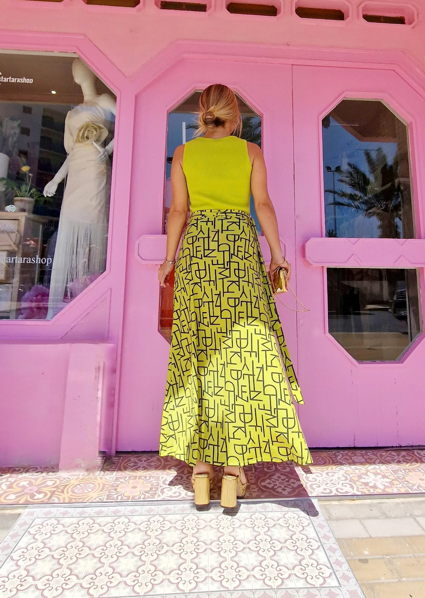 Falda midi estampado letras