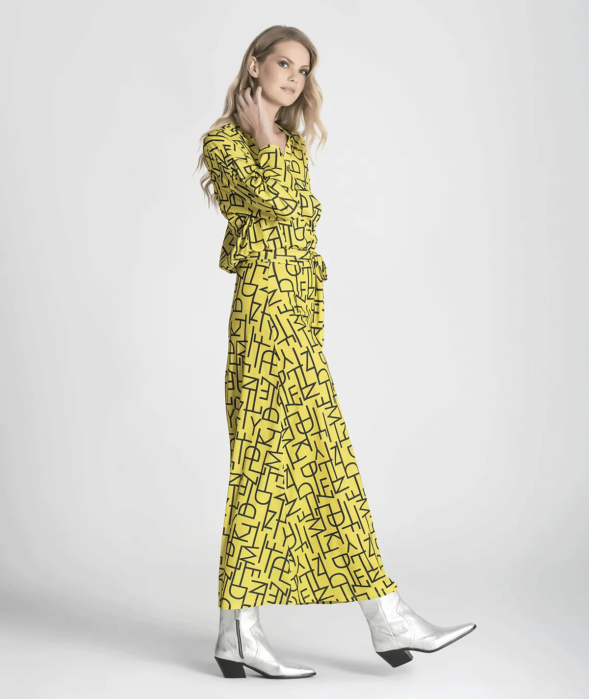 Falda midi estampado letras