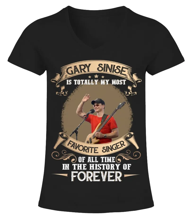 GARY SINISE IS TOTALLY MY MOST FAVORITE SINGER OF ALL TIME IN THE HISTORY OF FOREVER Camiseta cuello pico Mujer