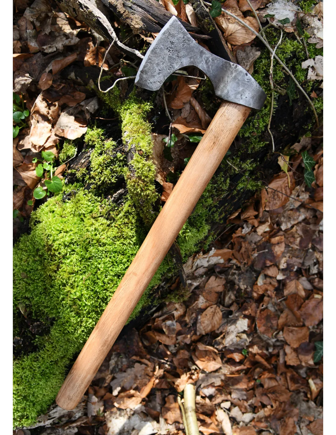 Hacha Vikinga con acero forjado a mano, tipo B (60 cm.)