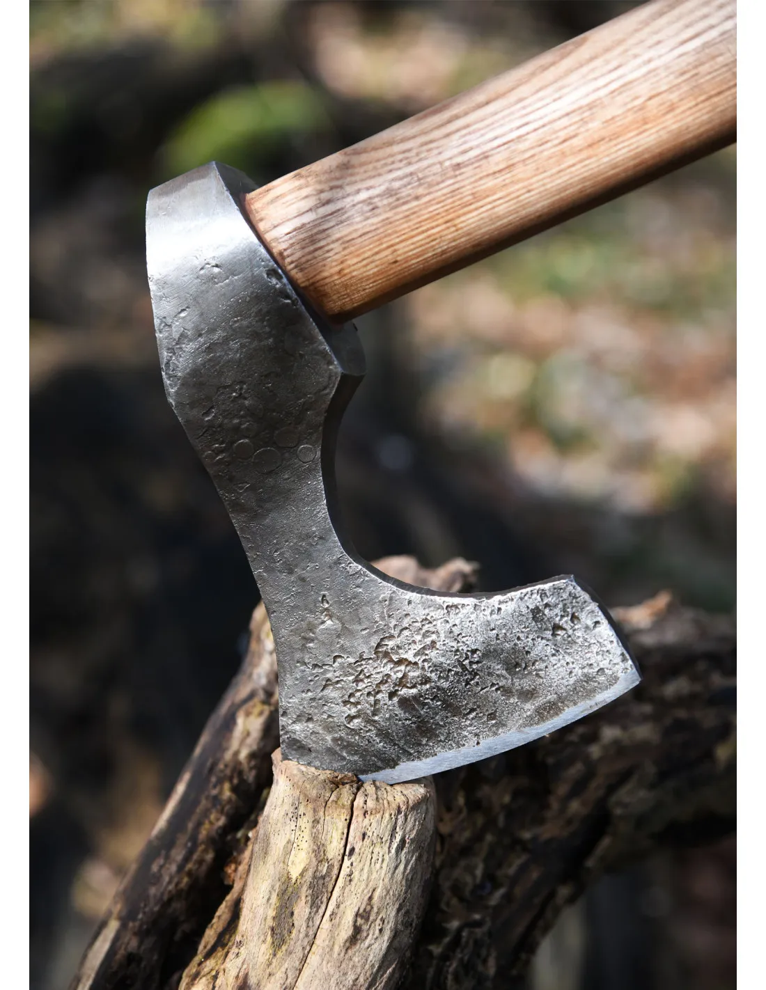 Hacha Vikinga con acero forjado a mano, tipo B (60 cm.)