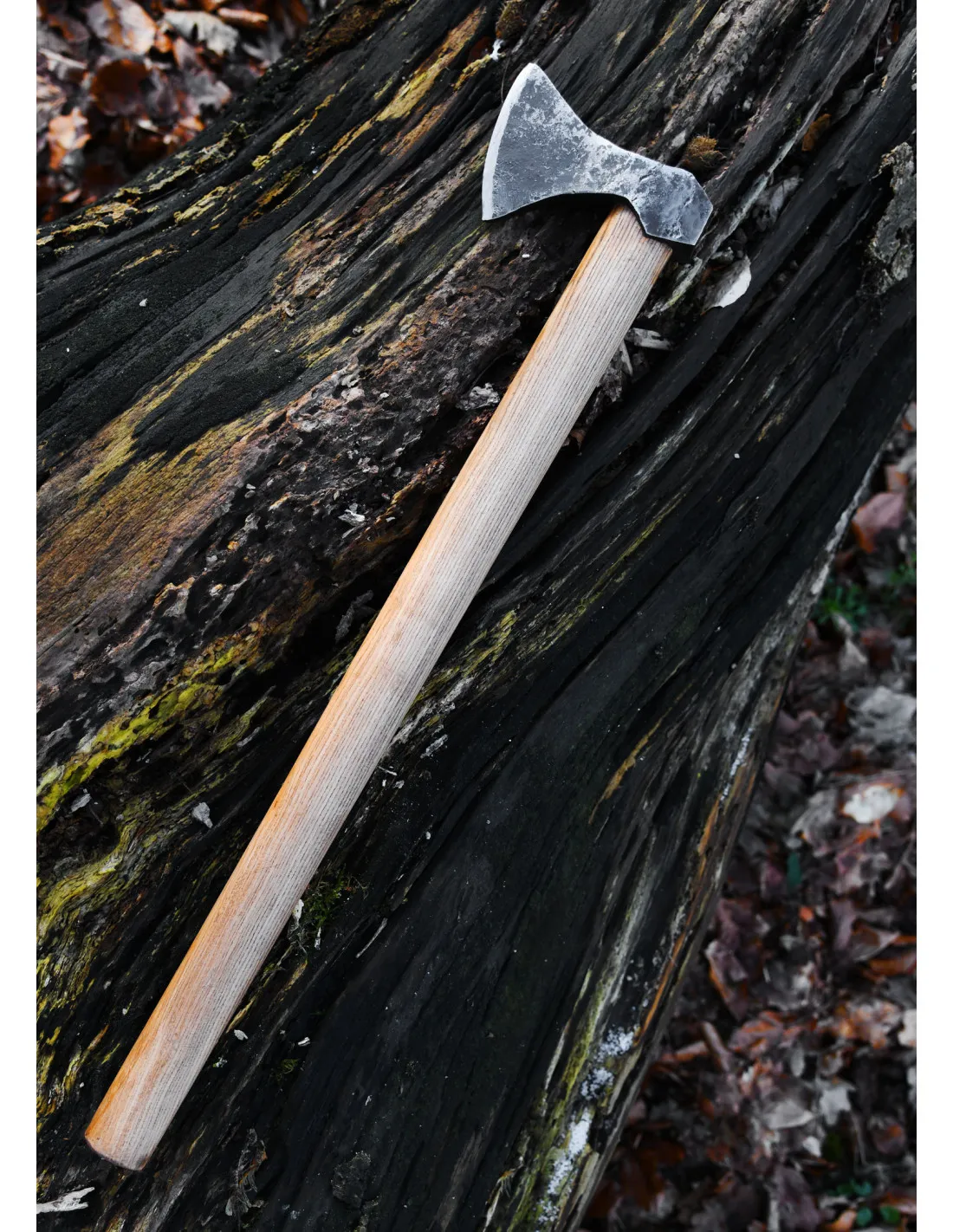 Hacha Vikinga con acero forjado a mano, tipo G (62 cm.)