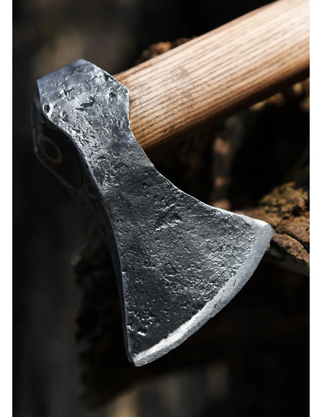 Hacha Vikinga con acero forjado a mano, tipo G (62 cm.)