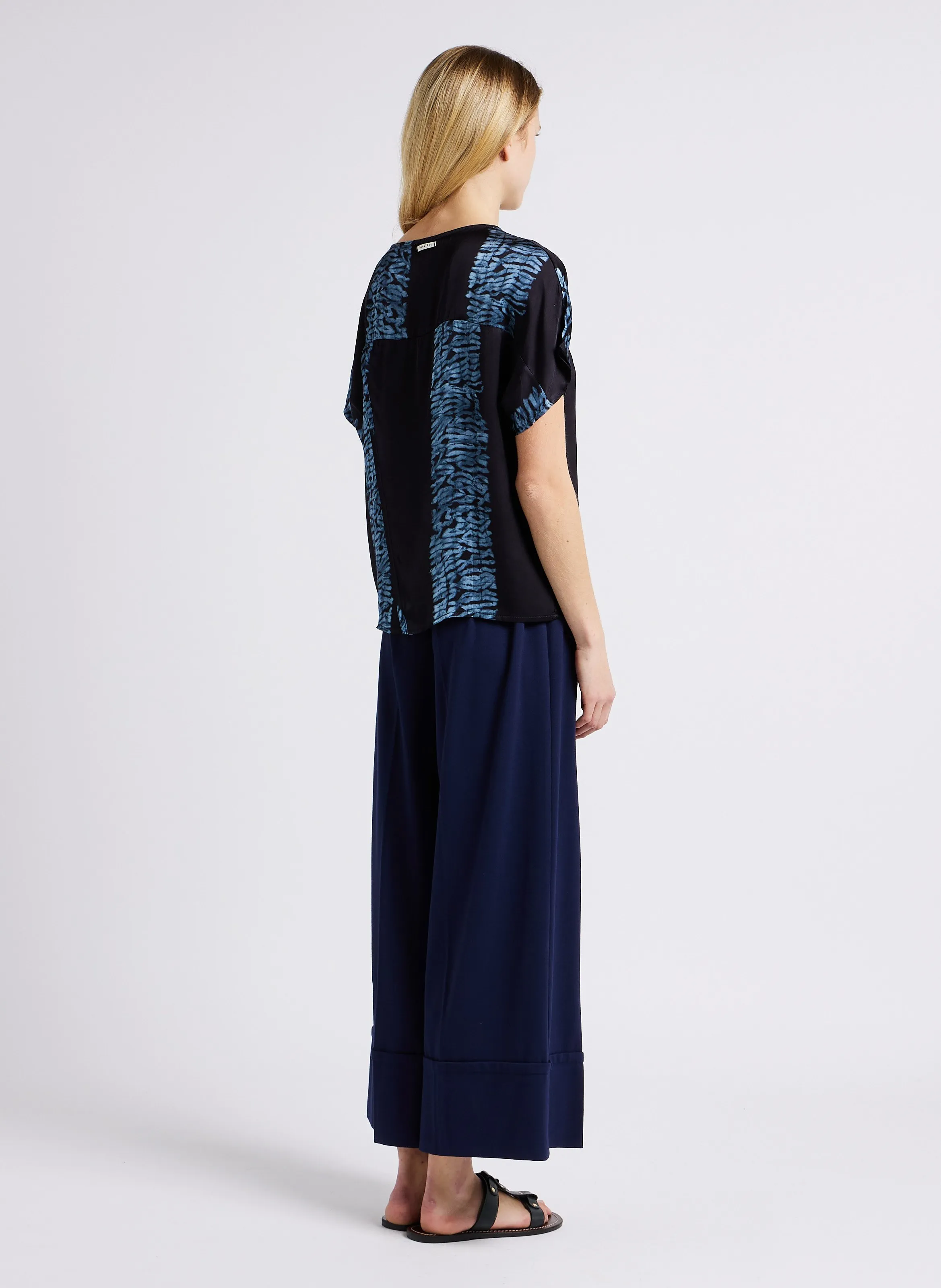 HUMILITY Pantalón ancho tobillero con dobladillos de punto milano elástico en azul