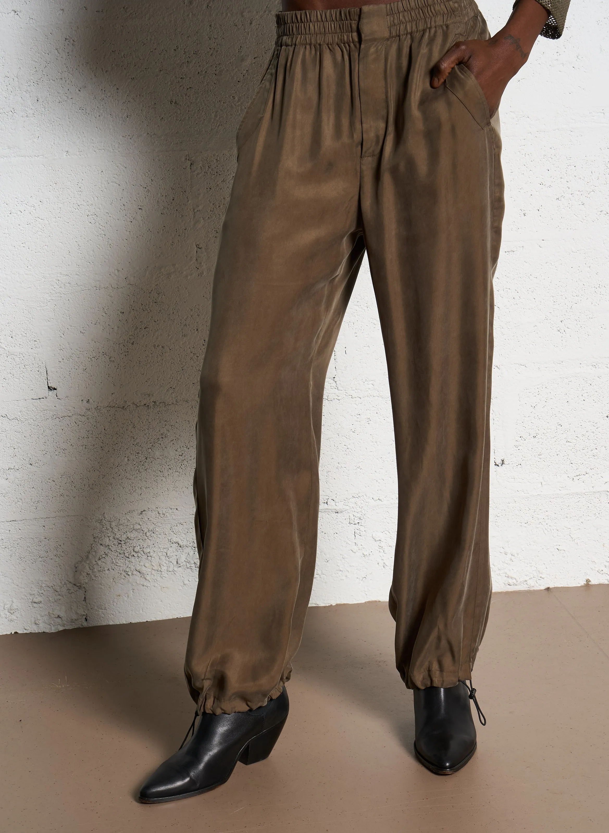 IKKS Pantalón ancho fluido con bajos ajustables en caqui
