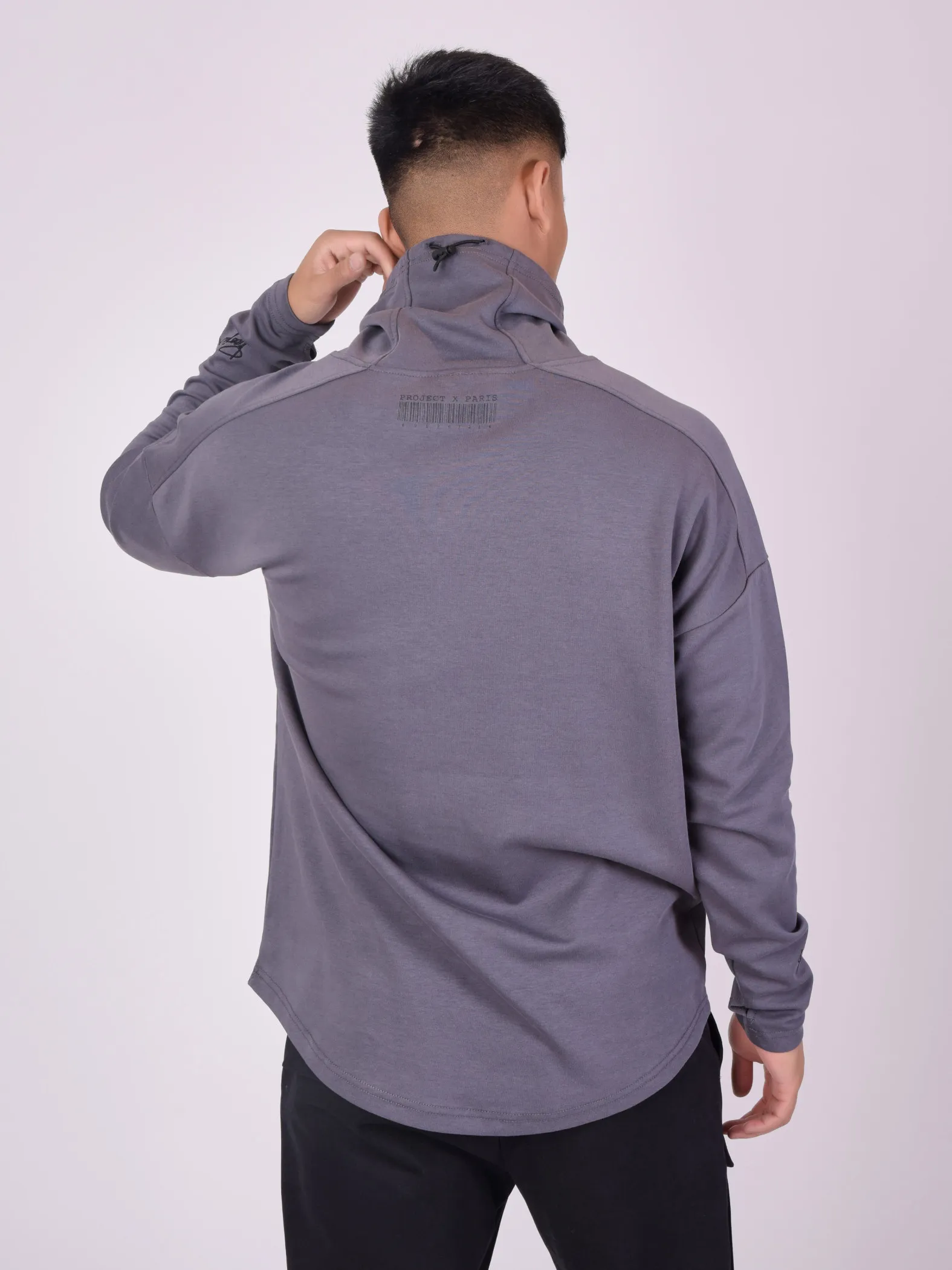 Jersey de cuello alto con logotipo bordado