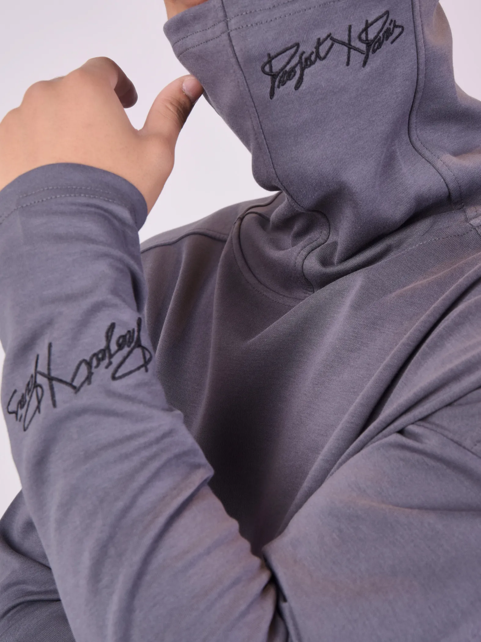 Jersey de cuello alto con logotipo bordado