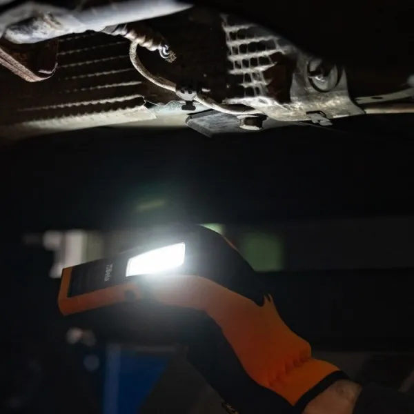 Lámpara LED recargable compacta