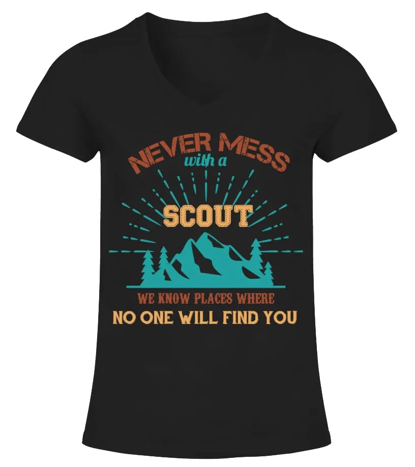 NEVER MESS WITH A SCOUT WE KNOW PLACES Camiseta cuello pico Mujer