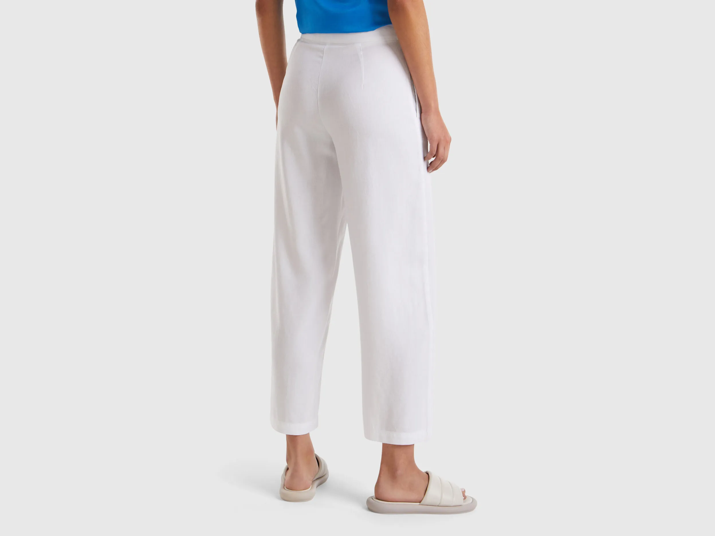 Pantalón cropped en mezcla de viscosa sostenible