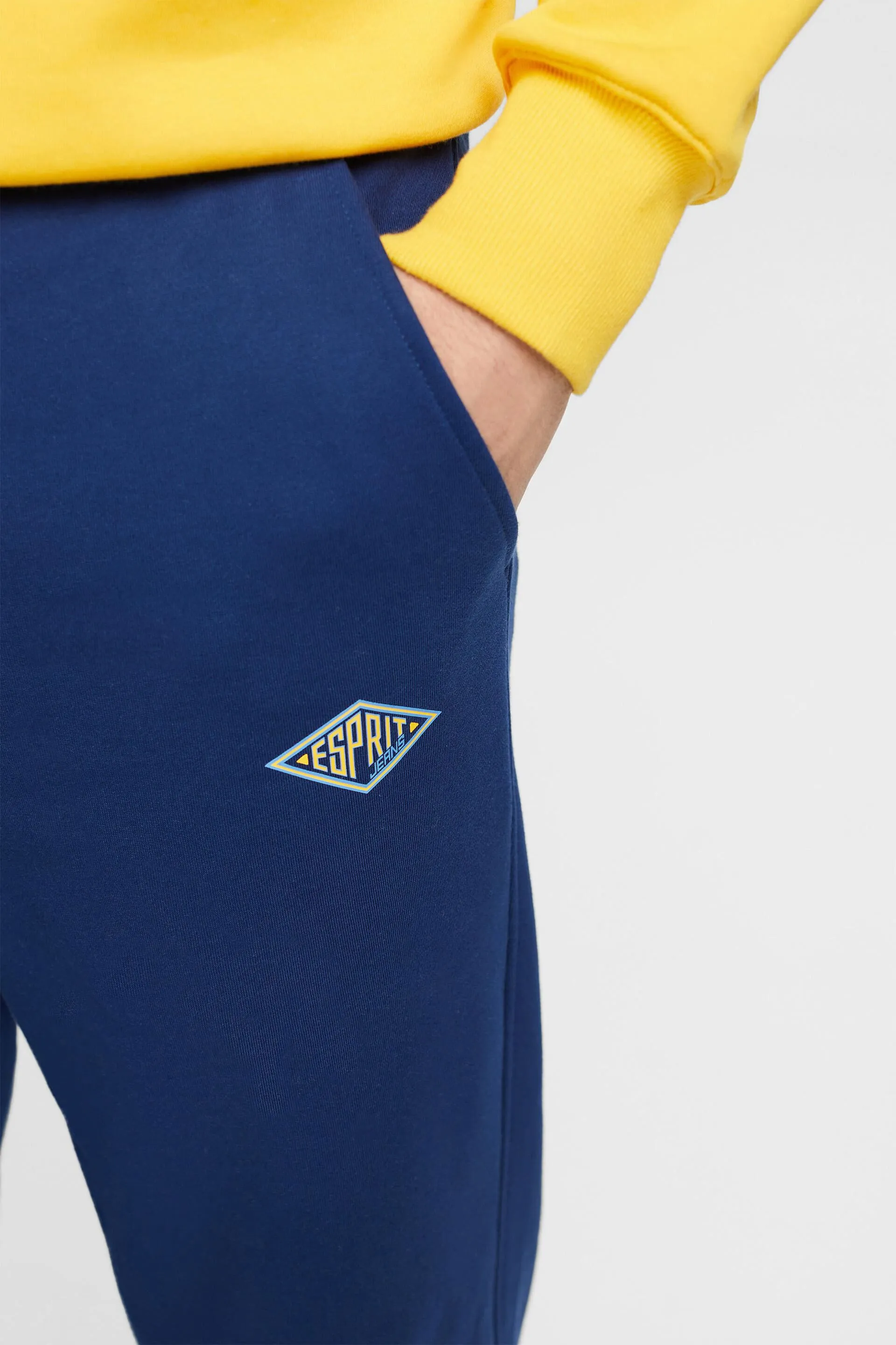 Pantalón deportivo con logotipo estampado