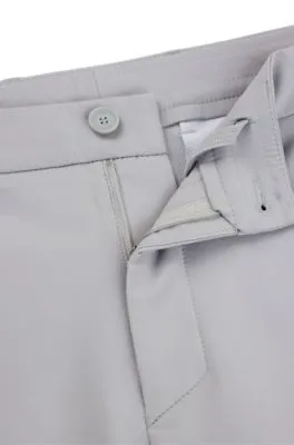 Pantalones slim fit en tejido elástico repelente al agua