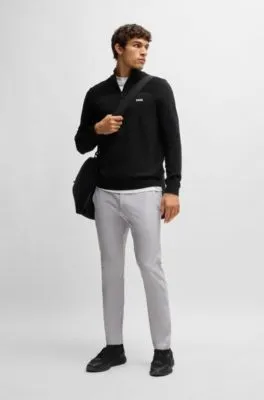 Pantalones slim fit en tejido elástico repelente al agua
