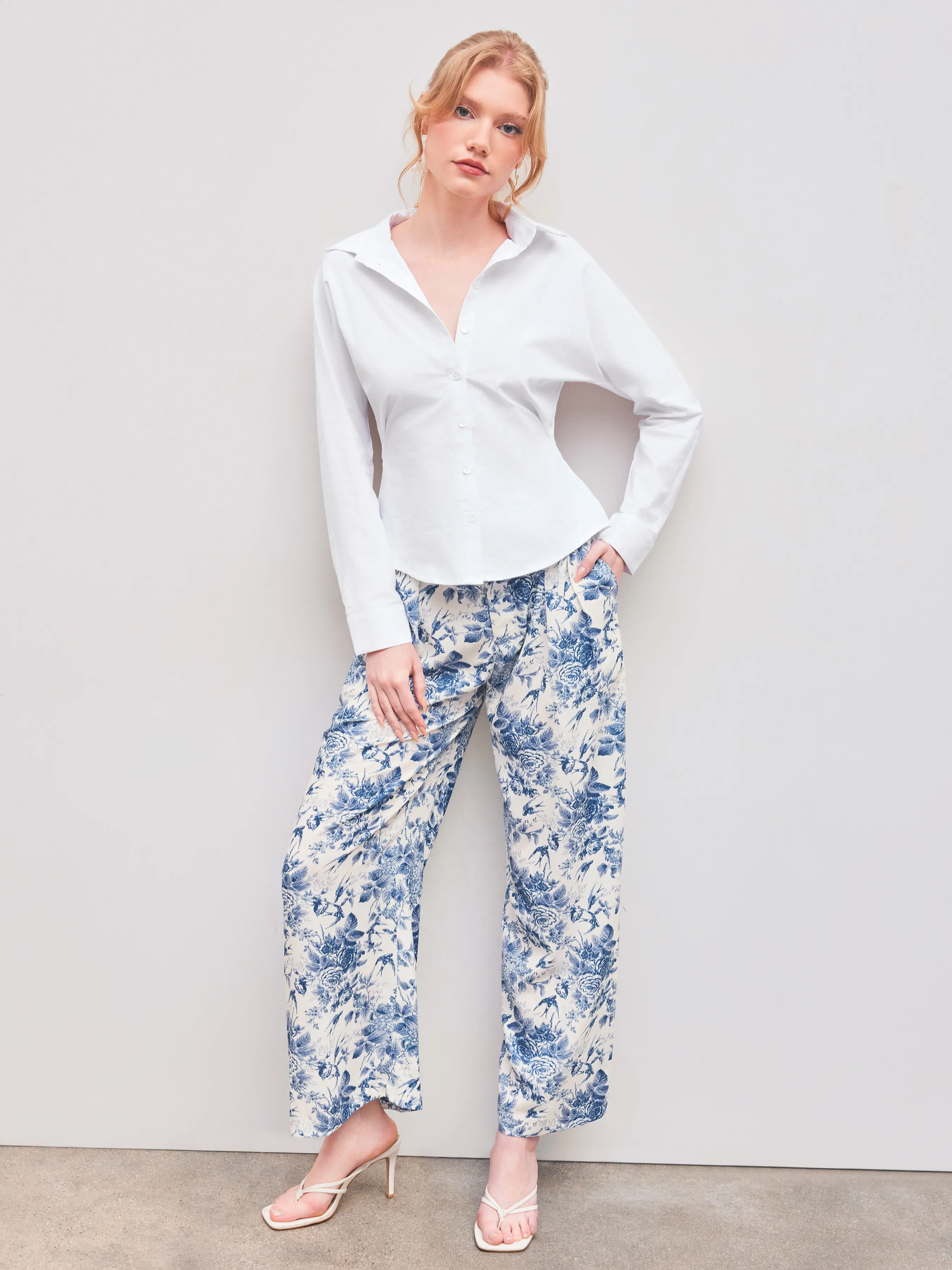 Pantalón ancho de talle alto con bolsillos y estampado floral