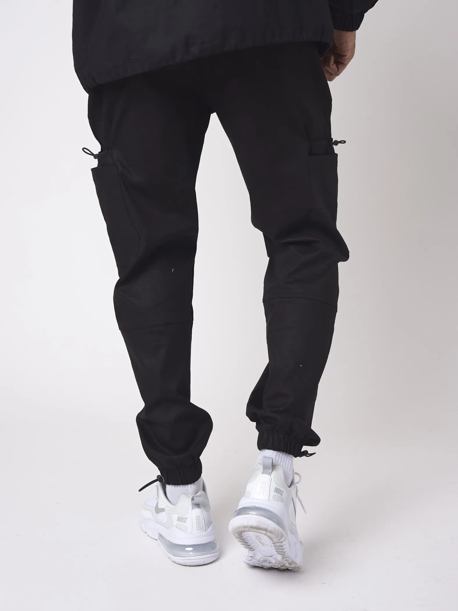 Pantalón cargo elástico