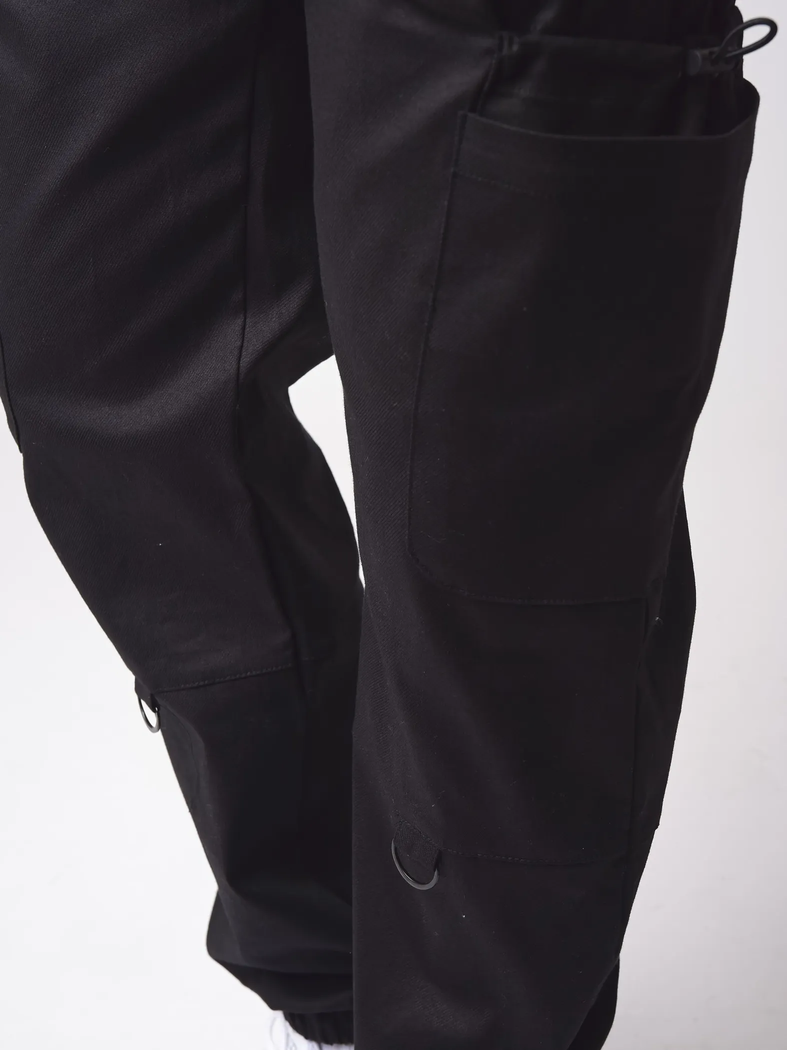Pantalón cargo elástico