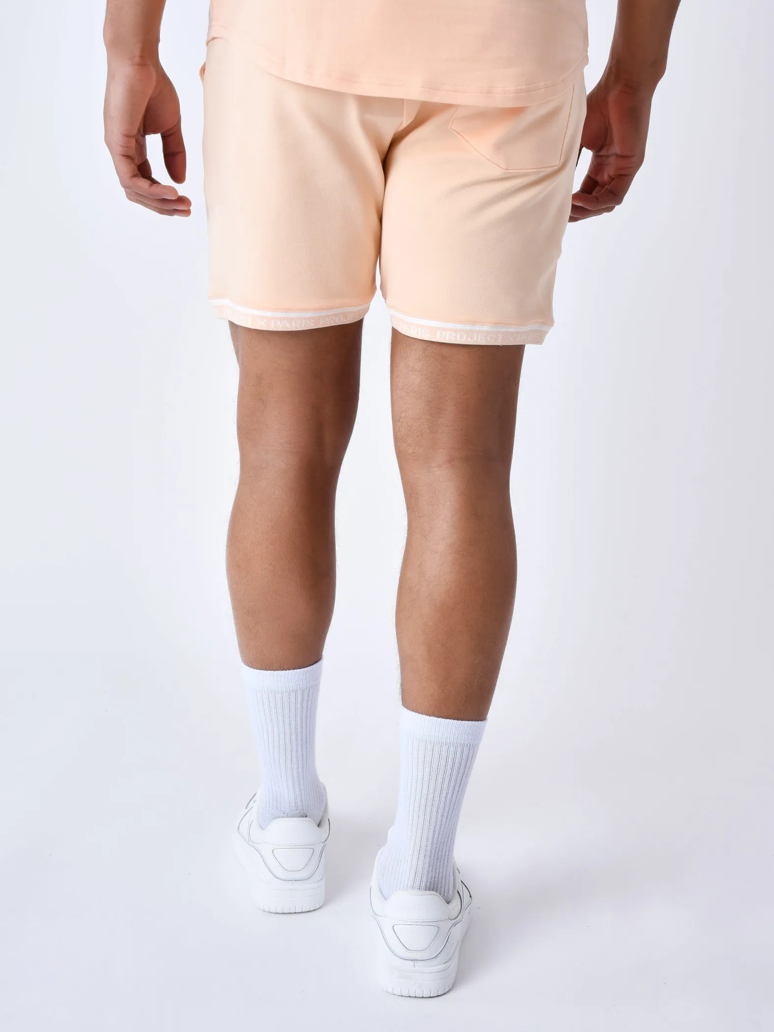 Pantalón corto con logotipo bordado