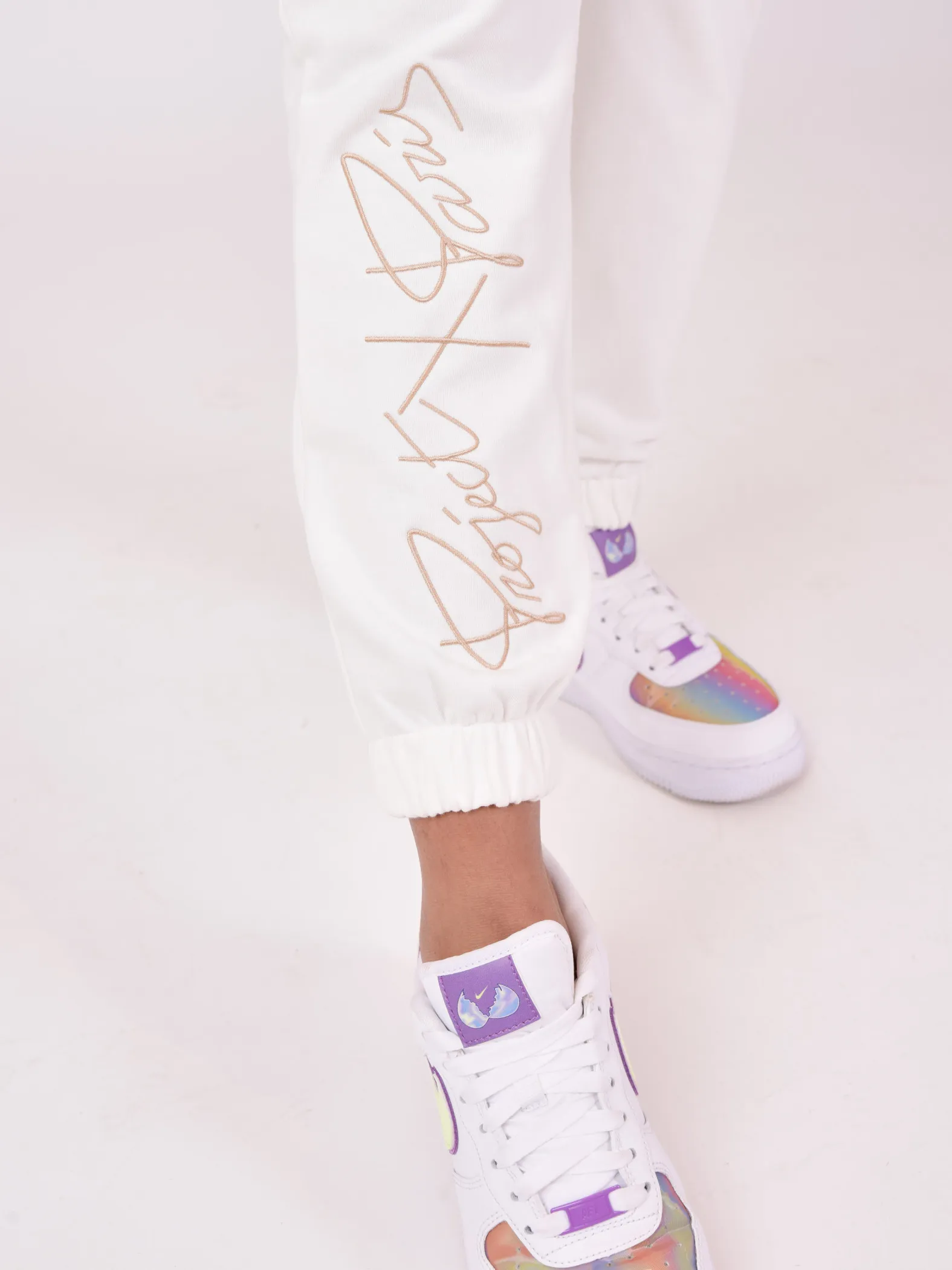 Pantalón de chándal básico con logotipo bordado